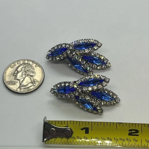Stunning blue and clear rhinestone sparkly dangle clip on silver tone earrings - Picture 15 of 16